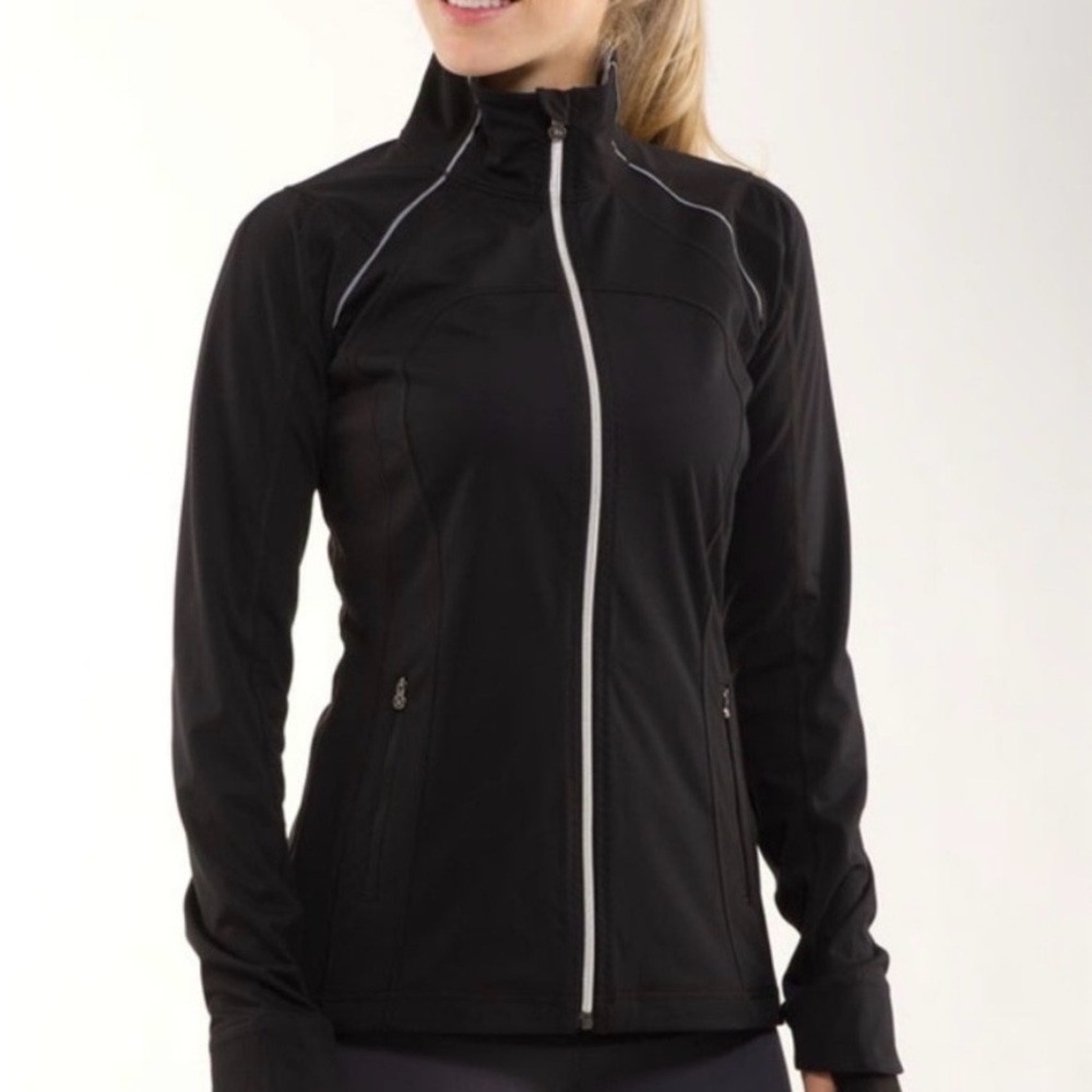 Lululemon Run: Stay on‎ Course jacket Size 6